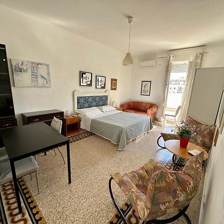 Appartamento Via Trevisani Bari Exteriör bild